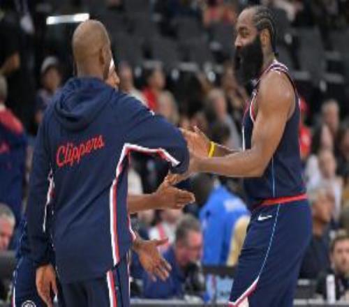 哈登快船生涯第8场比赛30+10助攻队史第二多仅次于保罗