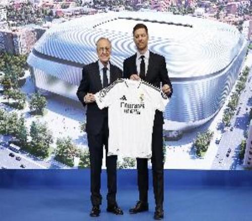 记者:老佛爷既不喜欢阿隆索的比赛风格,也不喜欢他的训练方法