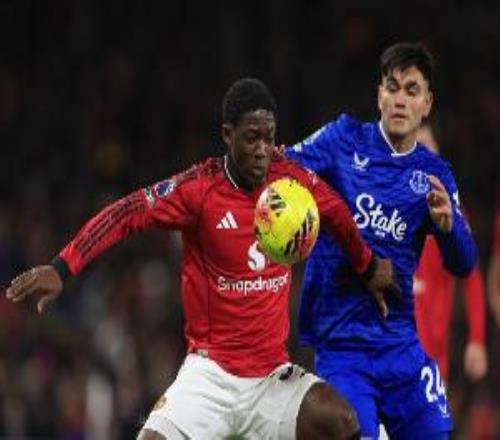 邮报：卡里克认为曼联应围绕梅努建队，梅努要更靠前发挥创造力