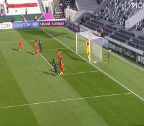 所幸无碍！李昊扑救过程中撞上门柱，疼痛倒地