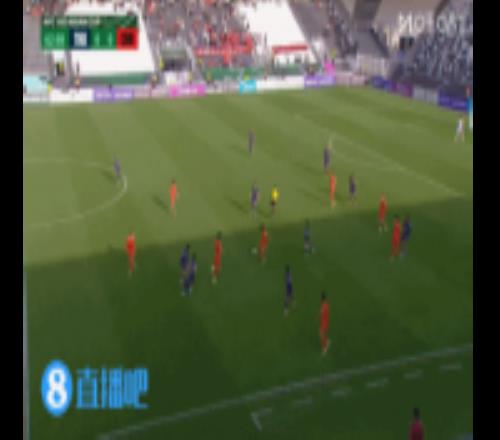 可惜！U23国足前场积极逼抢，李镇全直塞王钰栋打门偏出