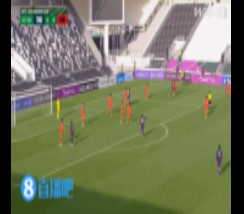 错失良机！U23国足获得反击机会，拜合拉木带到禁区往后一踩丢球