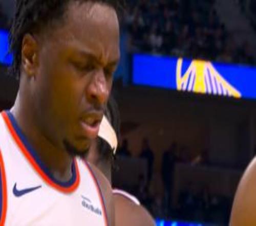 波杰姆抢板空中坐到OG身上下落踢到后者鼻子回看后未升级