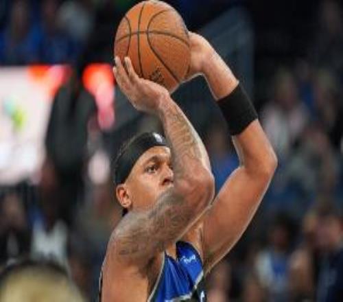 外线有谱！班凯罗半场10中7砍下18分4板三分6中4