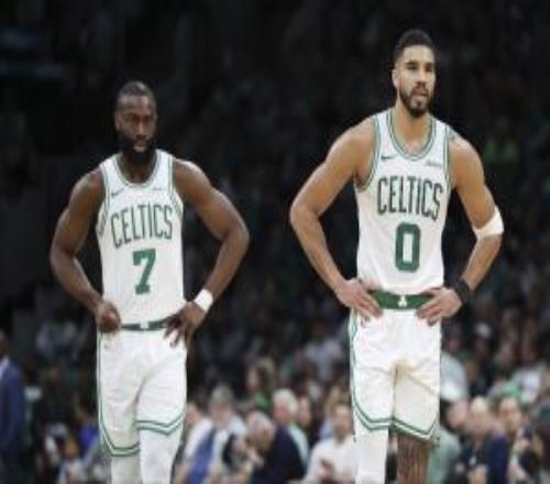 坐在场下看队友接管比赛的感受布朗：我和獭兔搭了很久多新鲜