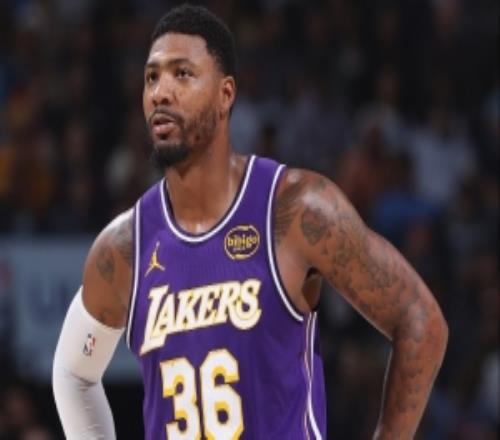 斯玛特：对手打我们之前三分命中率可能就20%打我们就50%