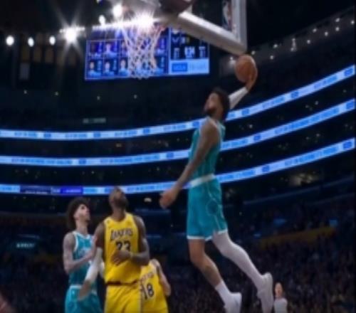 这个拉弓！斯玛特突破失误三球断球反击助飞小桥单臂空接战斧！