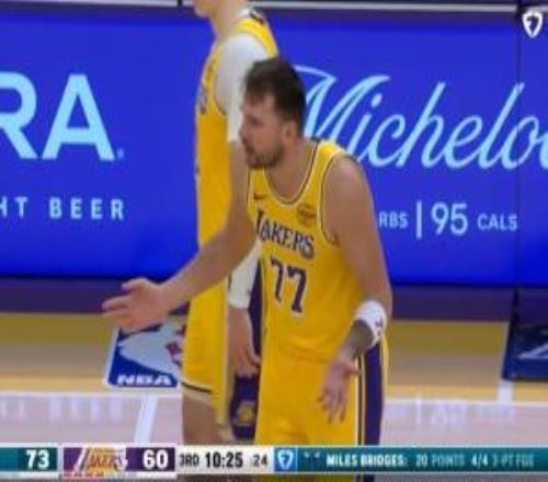 黄蜂解说嘲讽东契奇：这家伙就是个怨妇