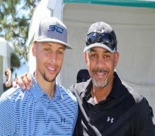 库里谈黄蜂即将退役父亲球衣：这非常特别期待现场见证这一刻