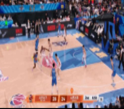 连珠炮！曾凡博外线开火连续三分命中帮助北京占据场上主动