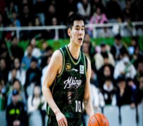 外线神准！同曦半场三分25投16中命中率高达64%