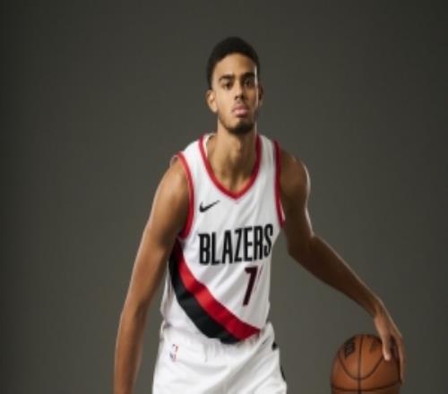 吃顿饺子！吕佩尔替补16分钟7投5中拿到13分3断三分4中3