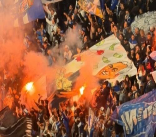 率本菲卡输旧主！阿斯：波尔图球迷展示巨幅TIFO嘲讽穆里尼奥