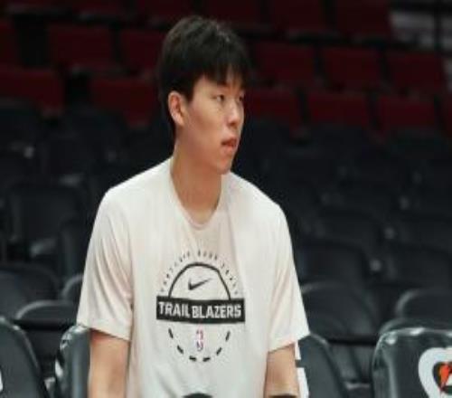 下半场试试连续作战的杨瀚森上半场没打里斯替补5分钟三分4中0