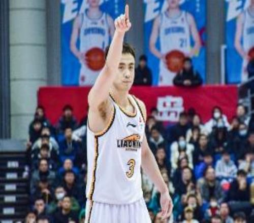 直播吧：赵继伟与妻子王君瑞参与马年辽视春晚录制将参演小品