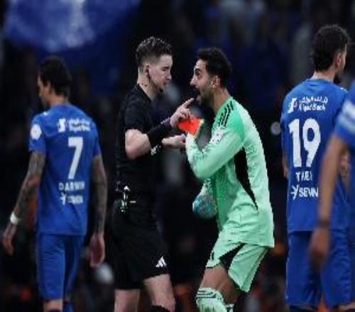 肘击内维斯染红！官方：胜利门将阿奇迪停赛2场，罚款2万里亚尔