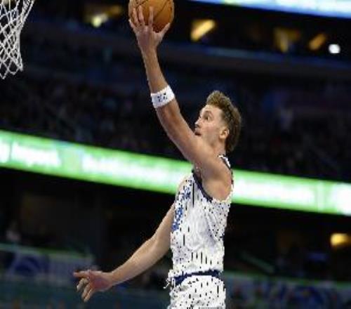 关键先生！小瓦格纳复出16中6拿到18分9板末节13分定胜局