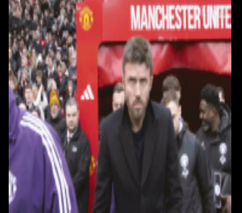 回归老特拉福德首秀！卡里克赛前向现场观众鼓掌，与瓜帅握手