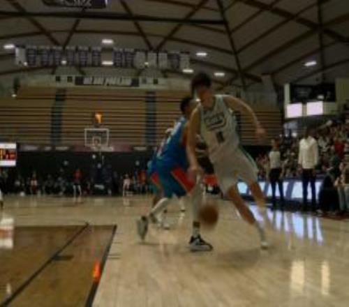 这个转身！杨瀚森迅猛转身迎着两个人强起造犯规稳稳罚中