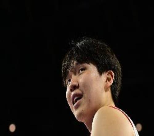 半场两双！杨瀚森半场独揽10分10板外加2助1帽正负值+17！