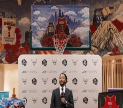 罗斯亲临！公牛在芝加哥当地青少年组织球场为罗斯新添巨幅壁画！