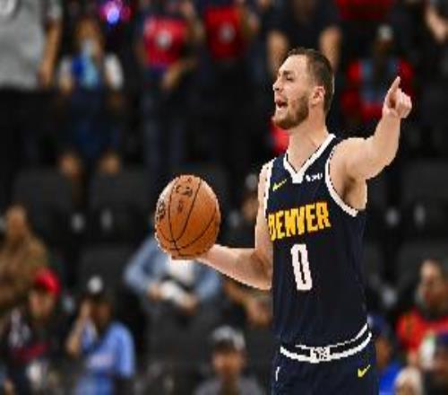 阿德尔曼：今天布劳恩参加了部分训练会对他恢复保持耐心