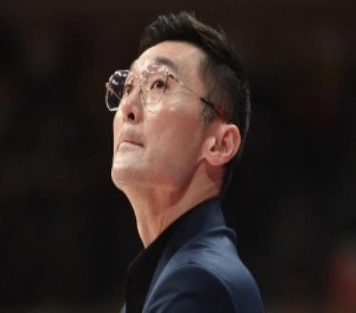 体坛周报：CBA新赛季教练席震荡40分钟赛制重塑生存法则