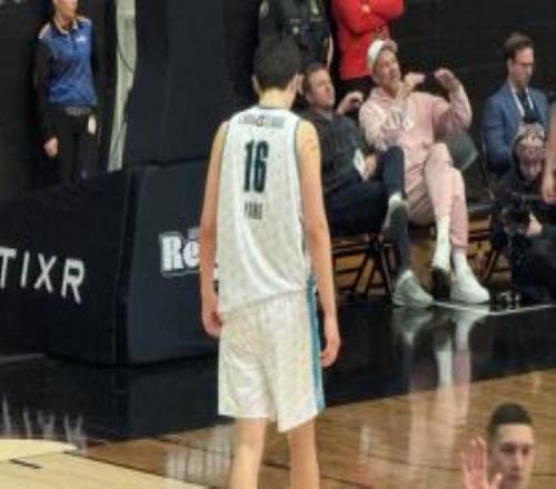 连场创新高！杨瀚森独揽14分17板2助2帽内线统治力十足！