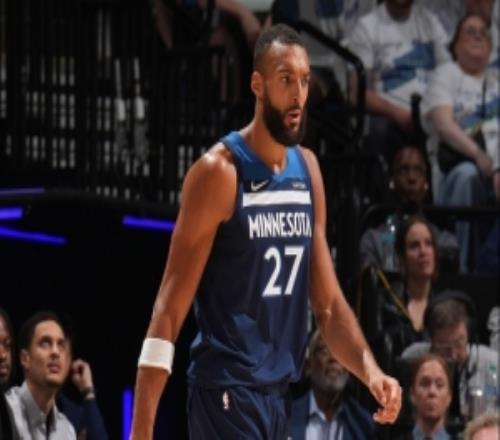 内线支柱！戈贝尔半场5投3中得到6分7板1助1断2帽正负值+5