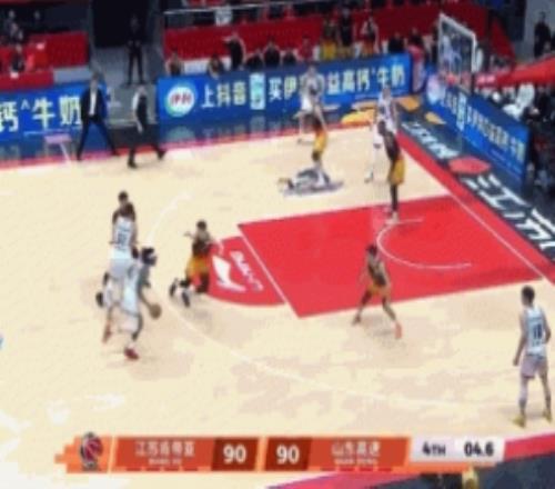 接着战！贾尔斯篮下补防大帽珀塞尔绝杀上篮比赛进入加时