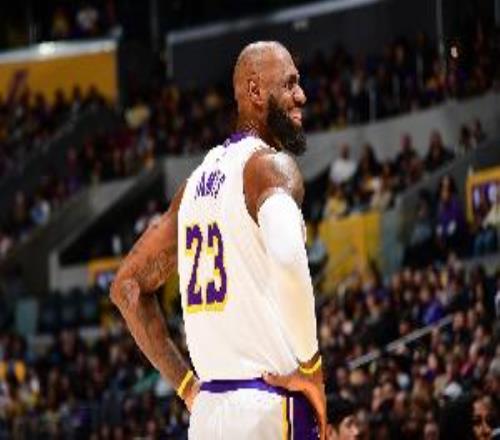 夸梅：只有评价詹姆斯时数据才有用但他的数据都是垃圾时间刷的