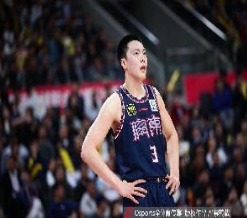 今天是尽力局！胡明轩12中6&三分4中2拿到18分8板4助多次打成2+1