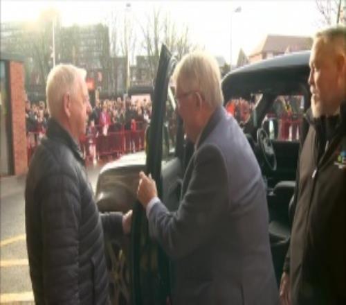 弟子上任首战！弗格森抵达老特拉福德，现场观看曼市德比