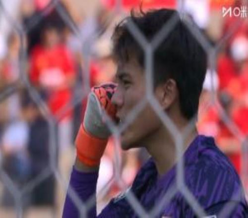 媒体人：乌兹别克斯坦前场逼抢很强暂时没办法只能靠死守和李昊