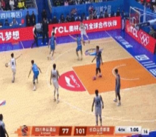 动作有点大！杜智博推飞段立谦被吹违体犯规