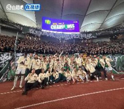 古加：足协杯夺冠后仅仅是在球场庆祝，中国人情感表达略“冷漠”