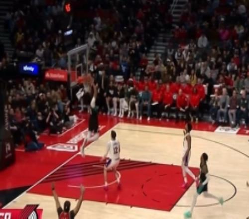 跨越半场！乐福中线附近长传助飞夏普空接暴扣