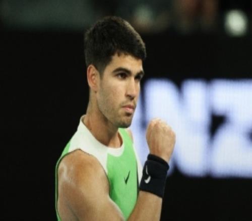 赛季开门红！澳网男单首轮：头号种子阿尔卡拉斯30击败沃尔顿