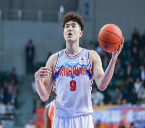 拼尽全力！吴冠希10中8空砍全队最高19分罚球4中3