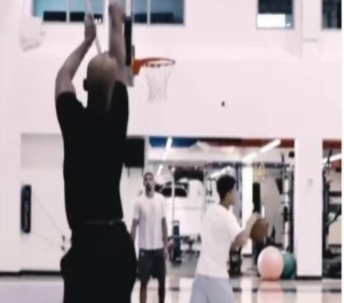 哦保罗晒出三分训练视频并湖人主帅雷迪克20次出手全中！