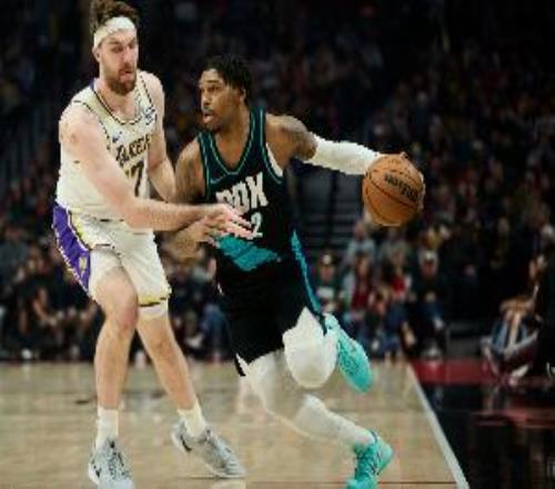 把握出场机会！蒂米上半场12分钟8投6中&三分3中2砍下14分