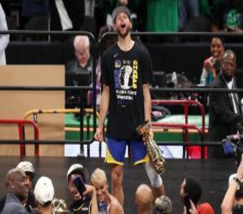 1707万RMB啊！库里22年总决赛G6球衣以245万美元拍卖创生涯纪录