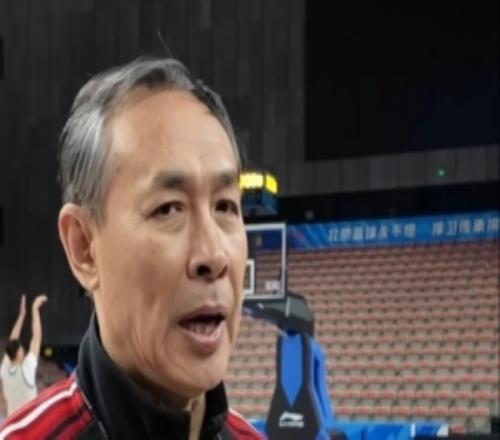 许利民：周琦昨晚去检查眼睛&周一才有结果今晚肯定不打