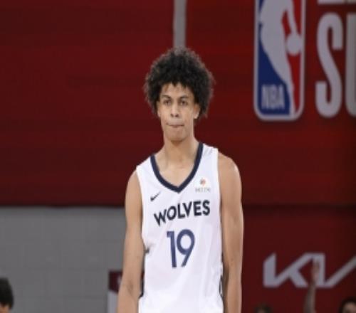 敢打敢拼！17号秀贝兰热6中5拿到10分8板2帽其中5前场板