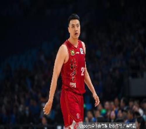 替补打得好！翟晓川8中5高效拿下14分7板1帽