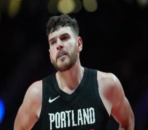 中规中矩！克林根半场7投3中&罚球3中2得9分8板2助正负值+6