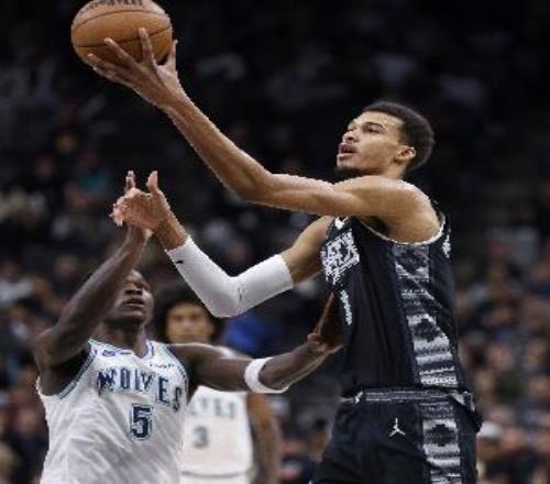 这个世界就是巨大的马刺拒绝逆转但美媒全写成森林狼险胜了