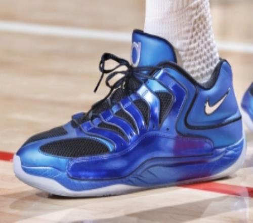 致敬传奇！今日杜兰特穿KD18“国际蓝”配色总得分超越德克