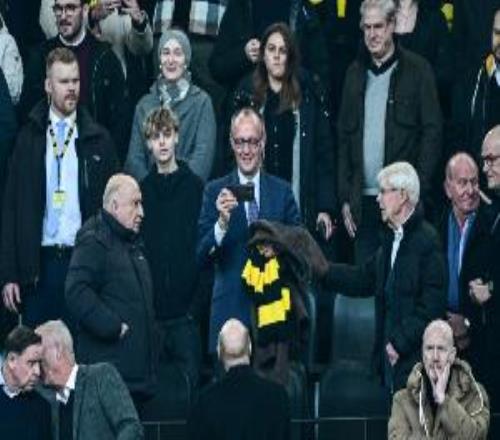 图片报：提前10分钟离场，德国总理默茨无缘见证多特绝杀圣保利