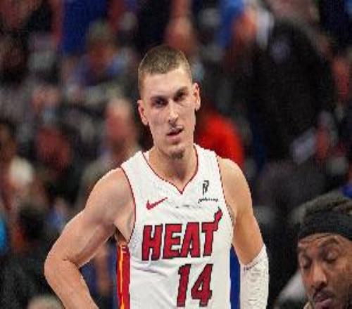 场均21.9分4.7篮板！明天热火客战勇士希罗因脚趾&肋骨挫伤缺阵